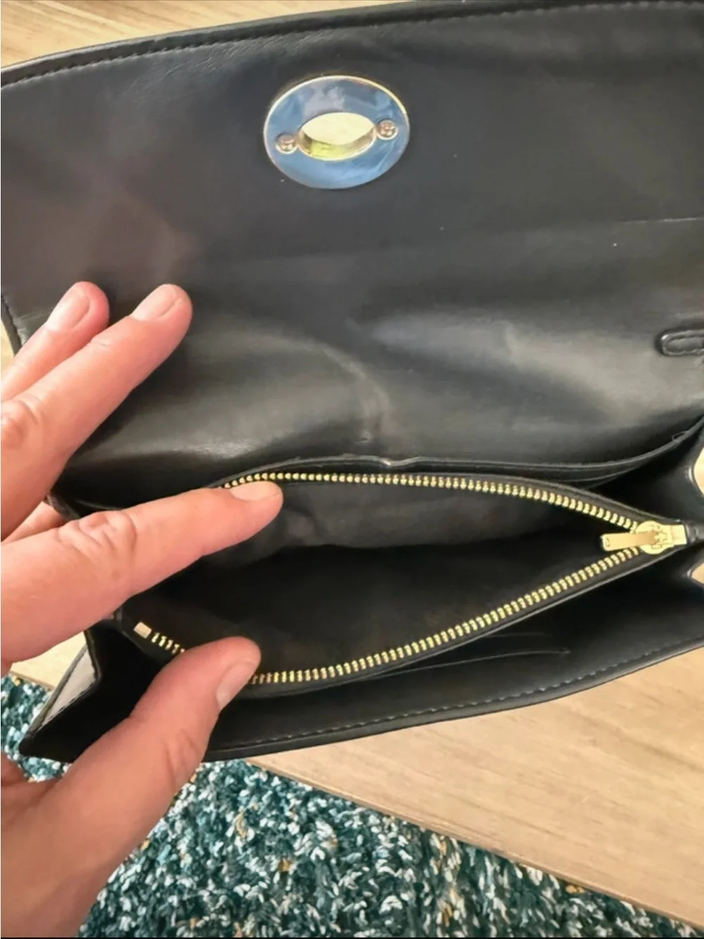 Classic Leather Turnlock Wallet Clutch in Black